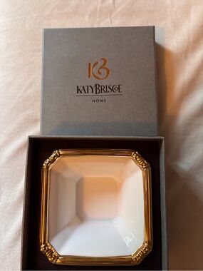 NIB Katy Briscoe White and Gold Decorative Square Bowl